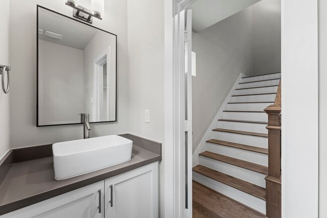 Building Photo - 954 Fisher St