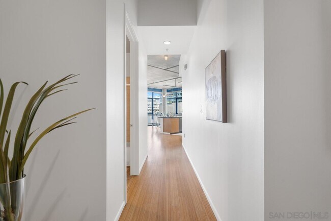 Building Photo - 527 Tenth Ave