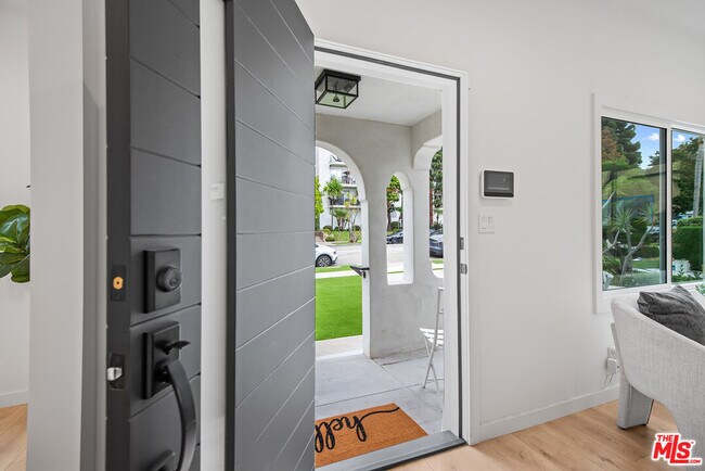 Building Photo - 3626 E 1st St