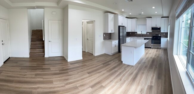 Building Photo - 25432 Park Ave