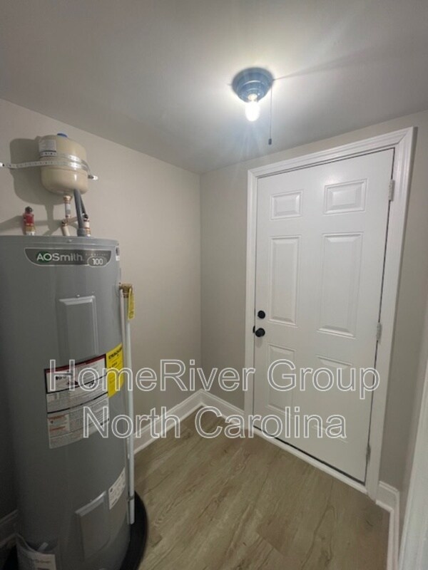 Building Photo - 209 N Davis Ave