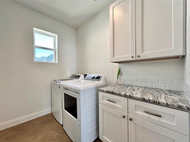 Building Photo - 2406 Newton Dr