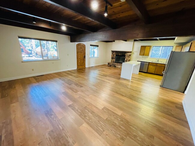 Building Photo - Spacious 4 bed 3 bath house for RENT in So...