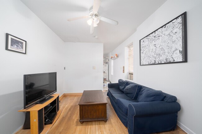 Primary Photo - 401 Adams St