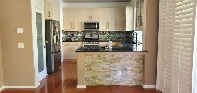 Building Photo - Beautiful House in the Lovely Fair Oaks Ra...