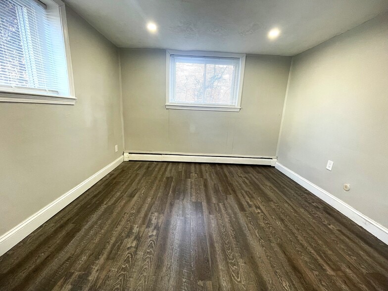 Building Photo - 8 Bryon Rd