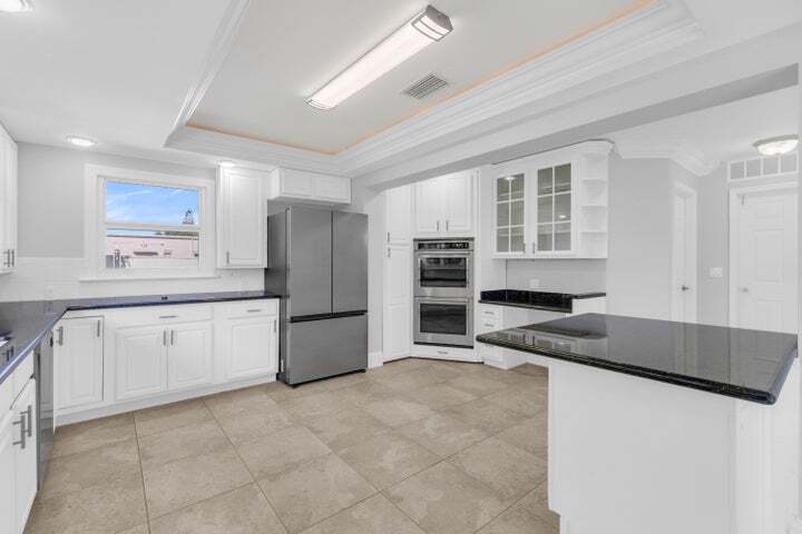 Building Photo - 1180 SW 17th St