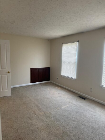 Building Photo - 645 Nollmeyer Rd