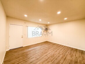 Building Photo - 15546 Vanowen St