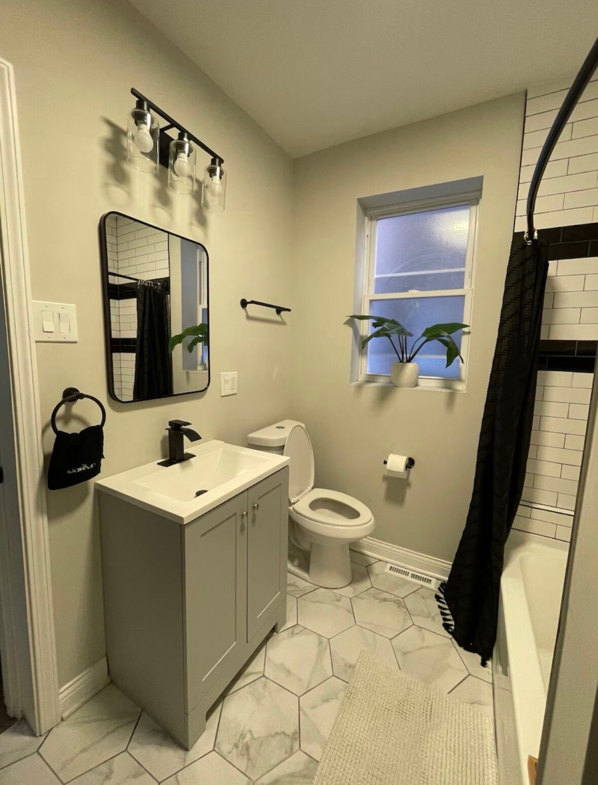 Building Photo - 1954 E 73rd Pl