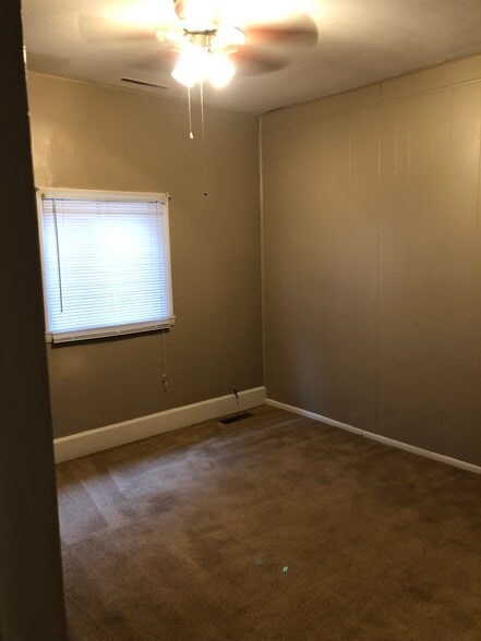Bedroom number two - 932 E Park Ave