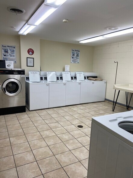 Building Photo - 111 E Chestnut St