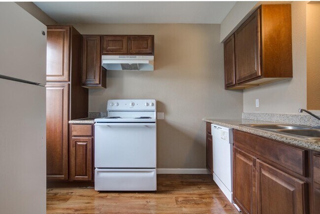 Building Photo - 400 Cedar Ave