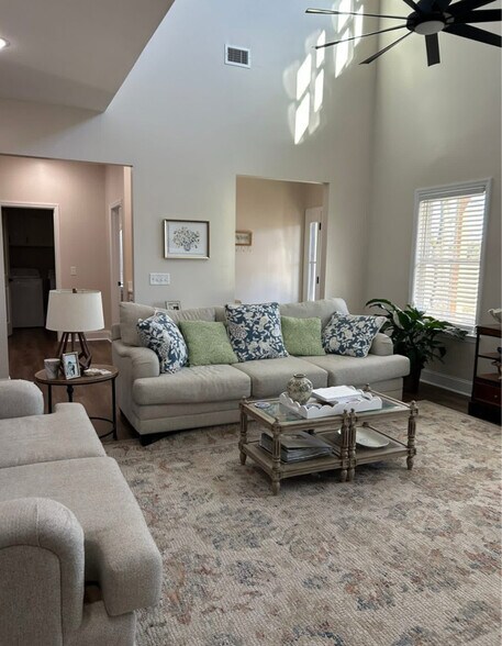 Building Photo - 957 High Bluff Cir