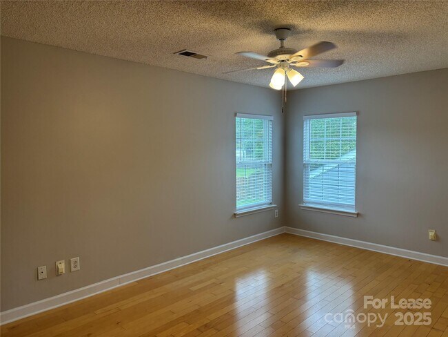 Building Photo - 2032 Beckwith Ln