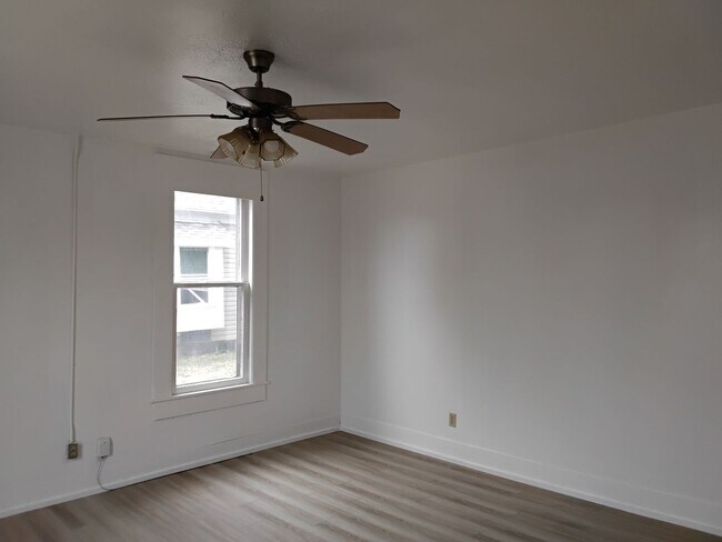 Building Photo - 1632 N Irving Ave