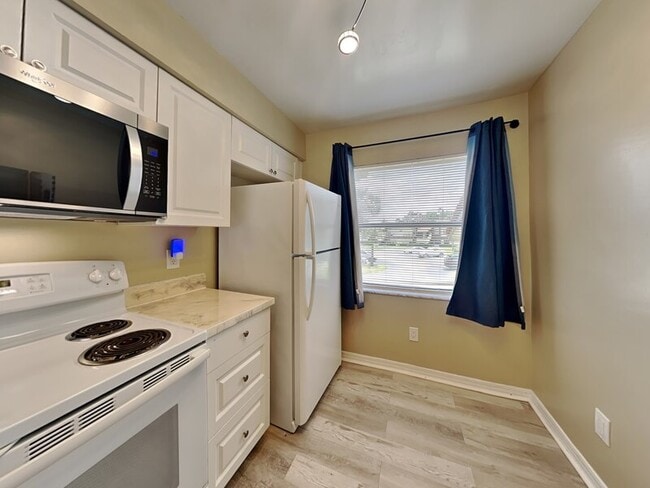 Building Photo - 3260 Candle Ridge Dr