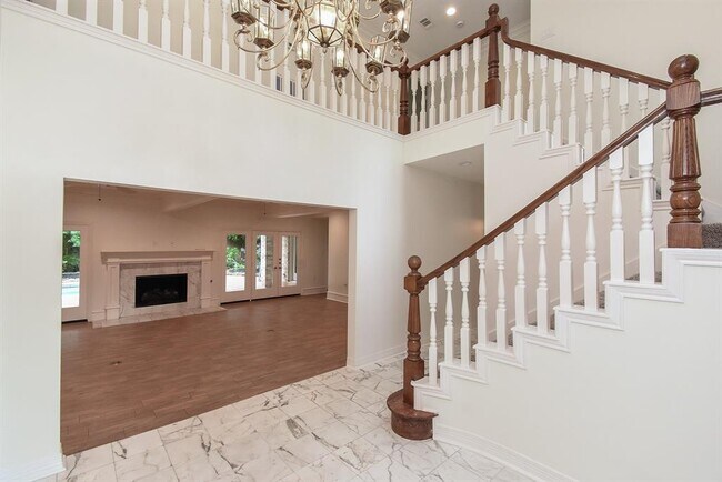 Building Photo - 807 Herdsman Dr