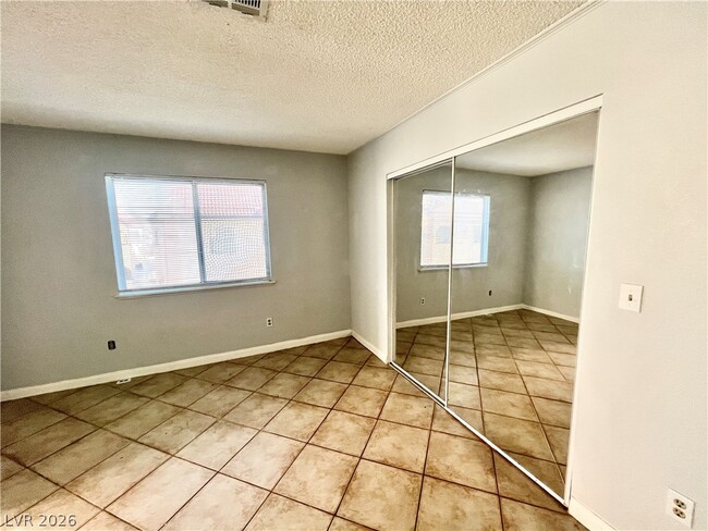 Building Photo - 5096 Spencer St