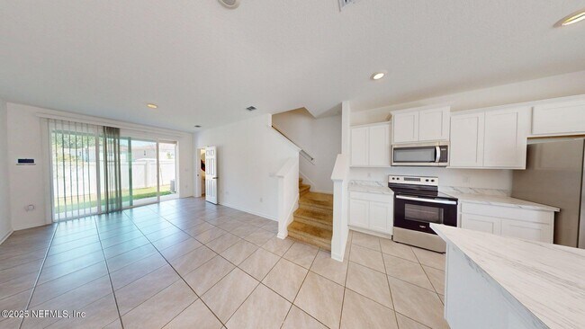 Building Photo - 8367 Zenith Cir