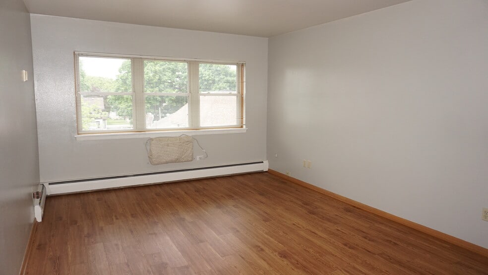 Building Photo - Hartwell Place Apartments