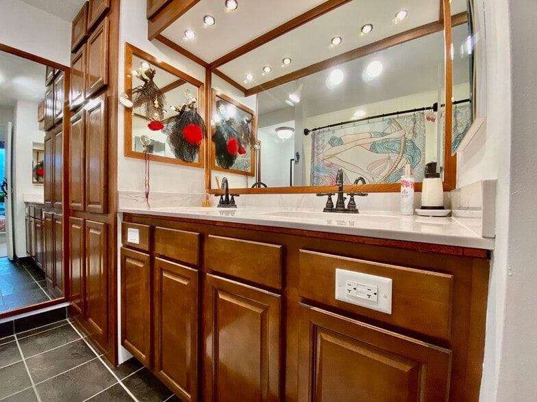 Building Photo - 500 Lunalilo Home Rd