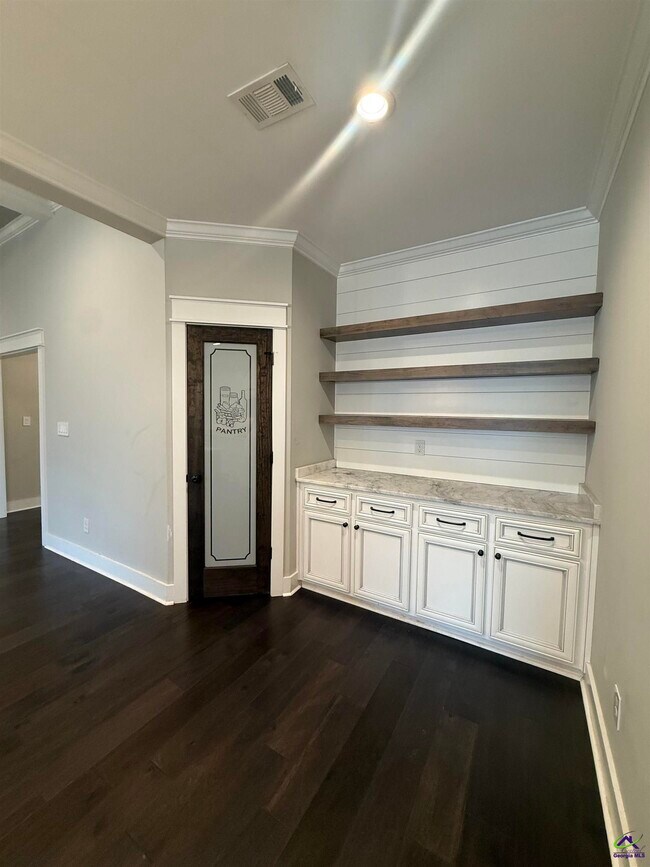 Building Photo - 221 Perth Ct