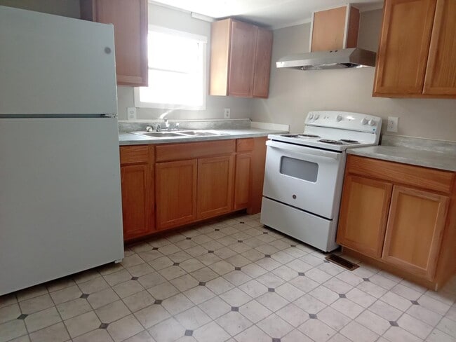 Primary Photo - 2400 Oaklawn Blvd