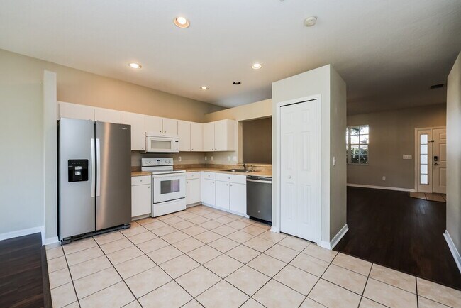 Building Photo - 6327 Bridgecrest Dr