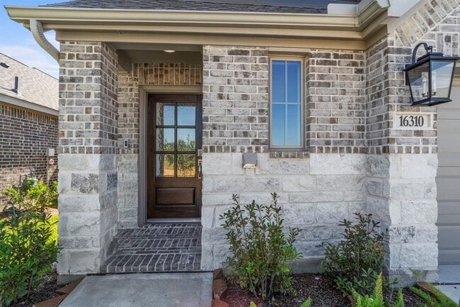 Building Photo - 16310 Rock Hollow Bend Ln