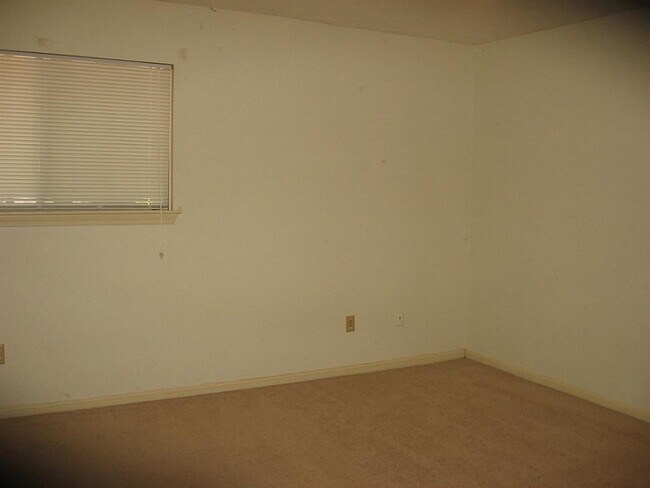 Building Photo - 25407 Tuckahoe Ln