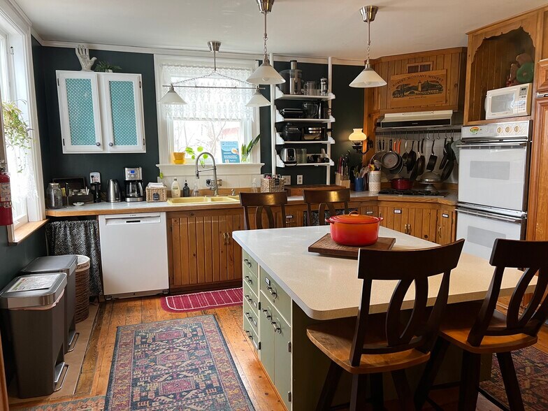 Building Photo - 616 W Mulberry St