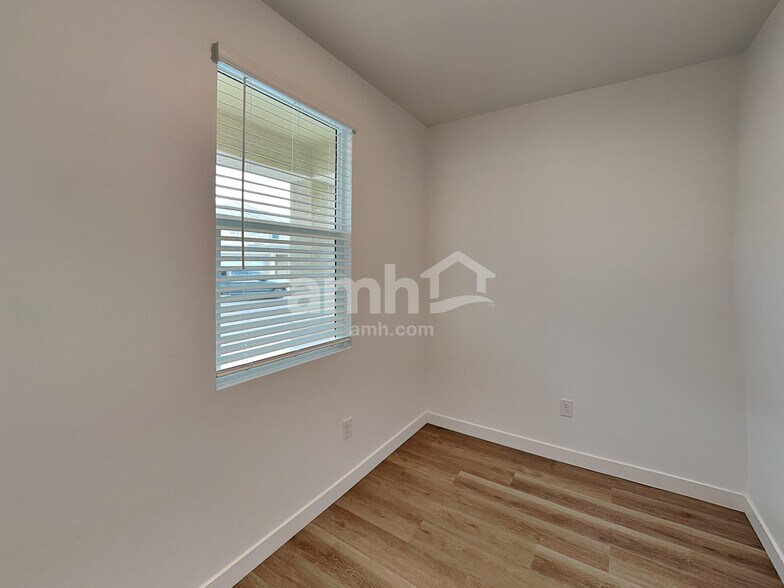 Building Photo - 9629 E Friedel Dr