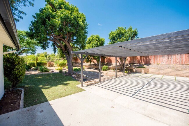 Building Photo - Spacious 4 Bedroom Home in Quiet Yorba Linda Neighborhood