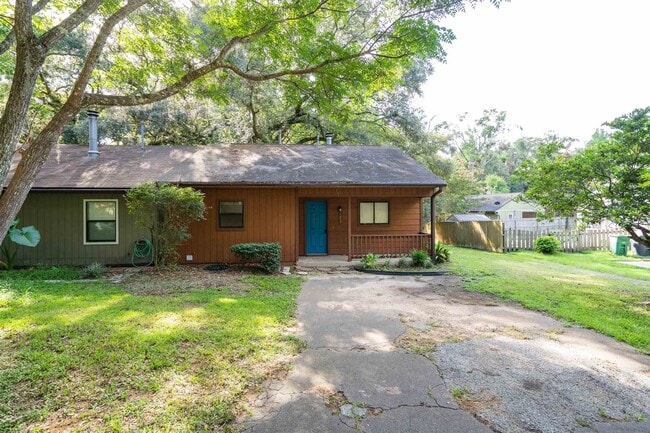 Primary Photo - 1500 Twin Lakes Cir