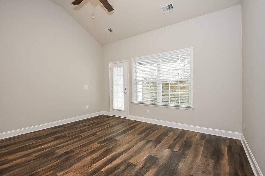 Building Photo - 67 Rosemont Ct