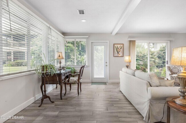 Building Photo - 4 Jasmine Run