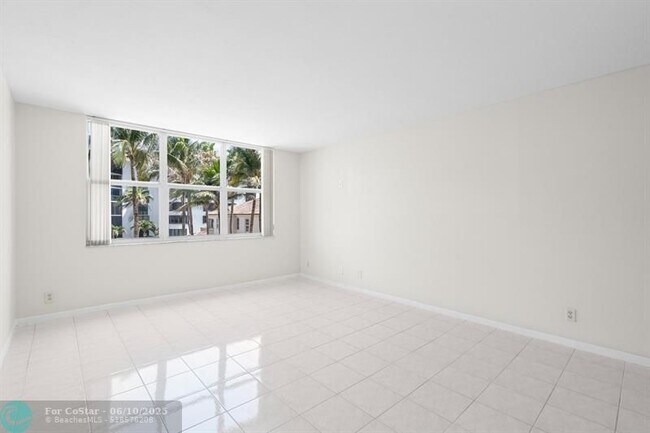 Building Photo - 1149 Hillsboro Mile