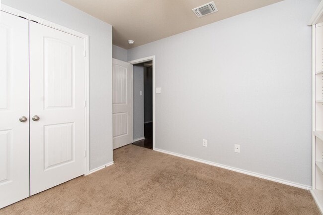 Building Photo - 4831 Rosaline Dr