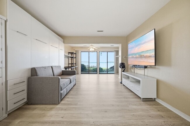 Building Photo - Waterfront Condo in Bluewater Bay!