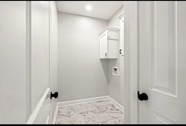 Building Photo - 524 Burk St