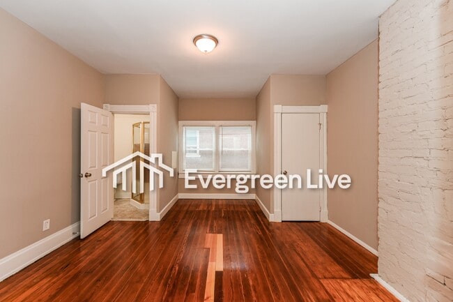 Building Photo - 508 E 21st St