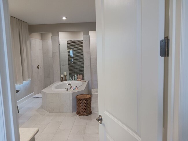 Building Photo - Here is your chance to live in Model Home!...