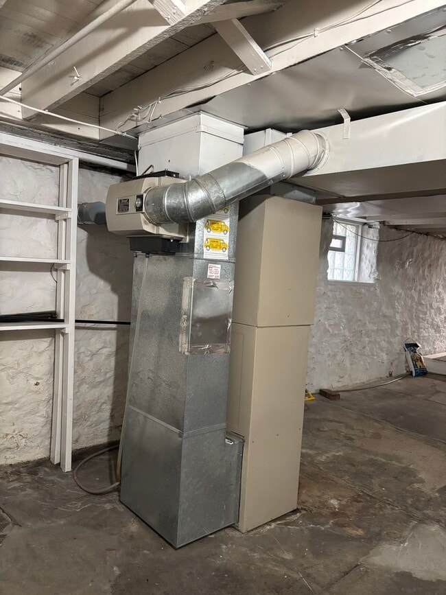 Building Photo - Completedly Remodeled 2+ Bedroom Home