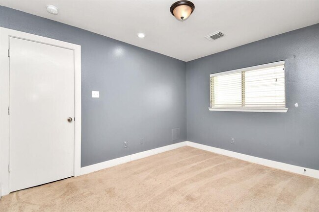 Building Photo - 5806 Sonoma Ridge