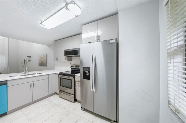 Building Photo - 214 City View Dr