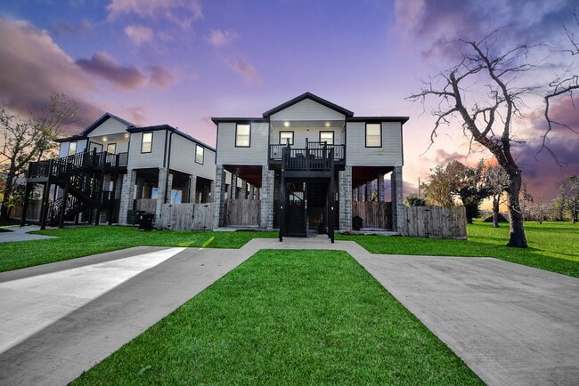 Building Photo - 618 Maple Way