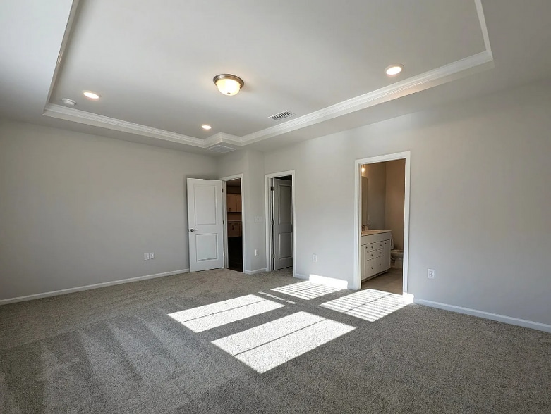 Building Photo - 740 Ben Ledi Ct
