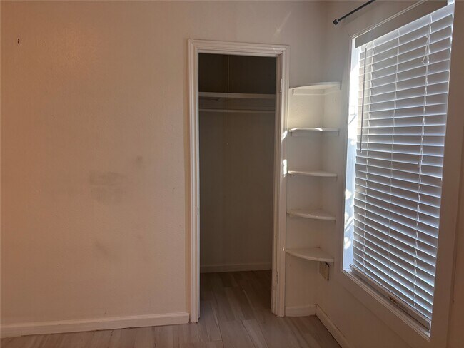 Building Photo - 1310 Harris Way