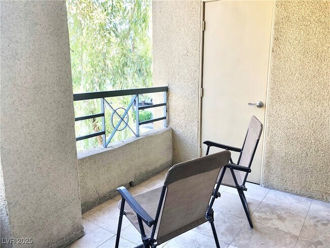 Building Photo - 270 E Flamingo Rd